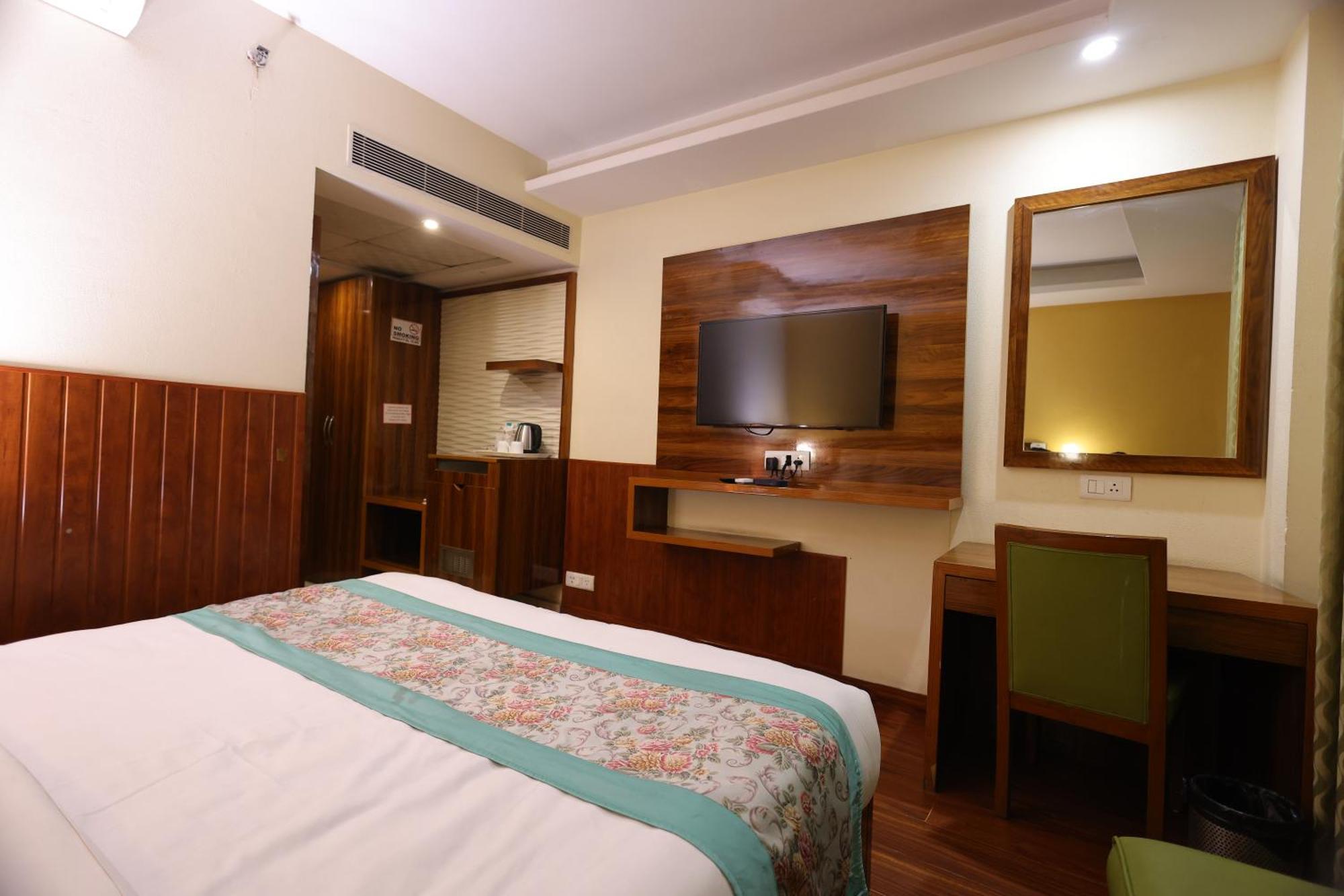 Airport Hotel Ramhan Palace Mahipalpur Neu-Delhi Exterior foto