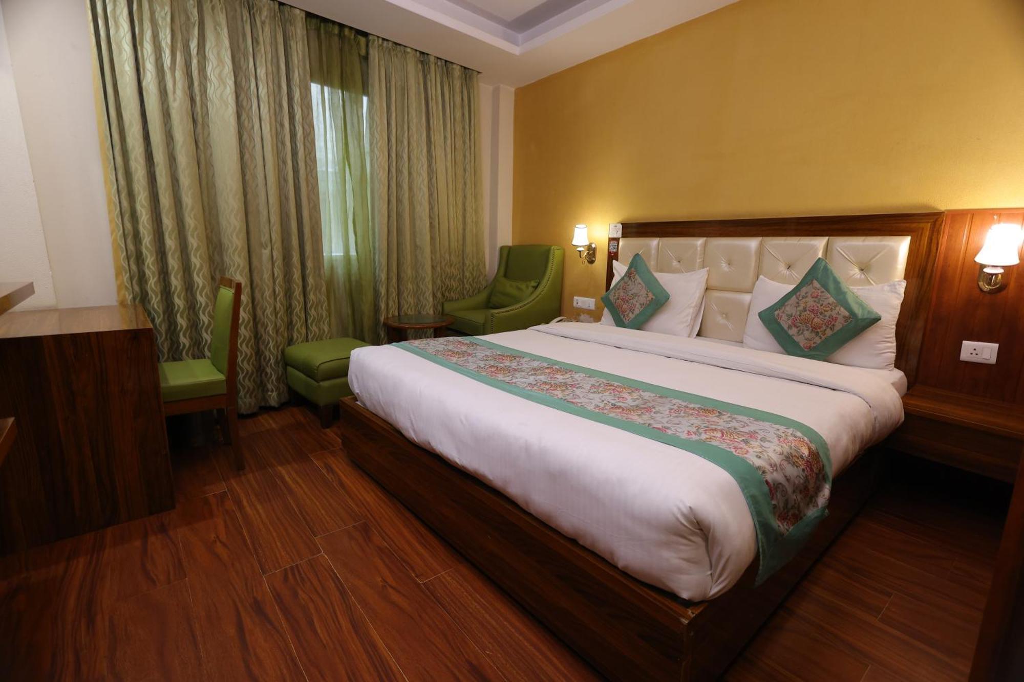 Airport Hotel Ramhan Palace Mahipalpur Neu-Delhi Exterior foto