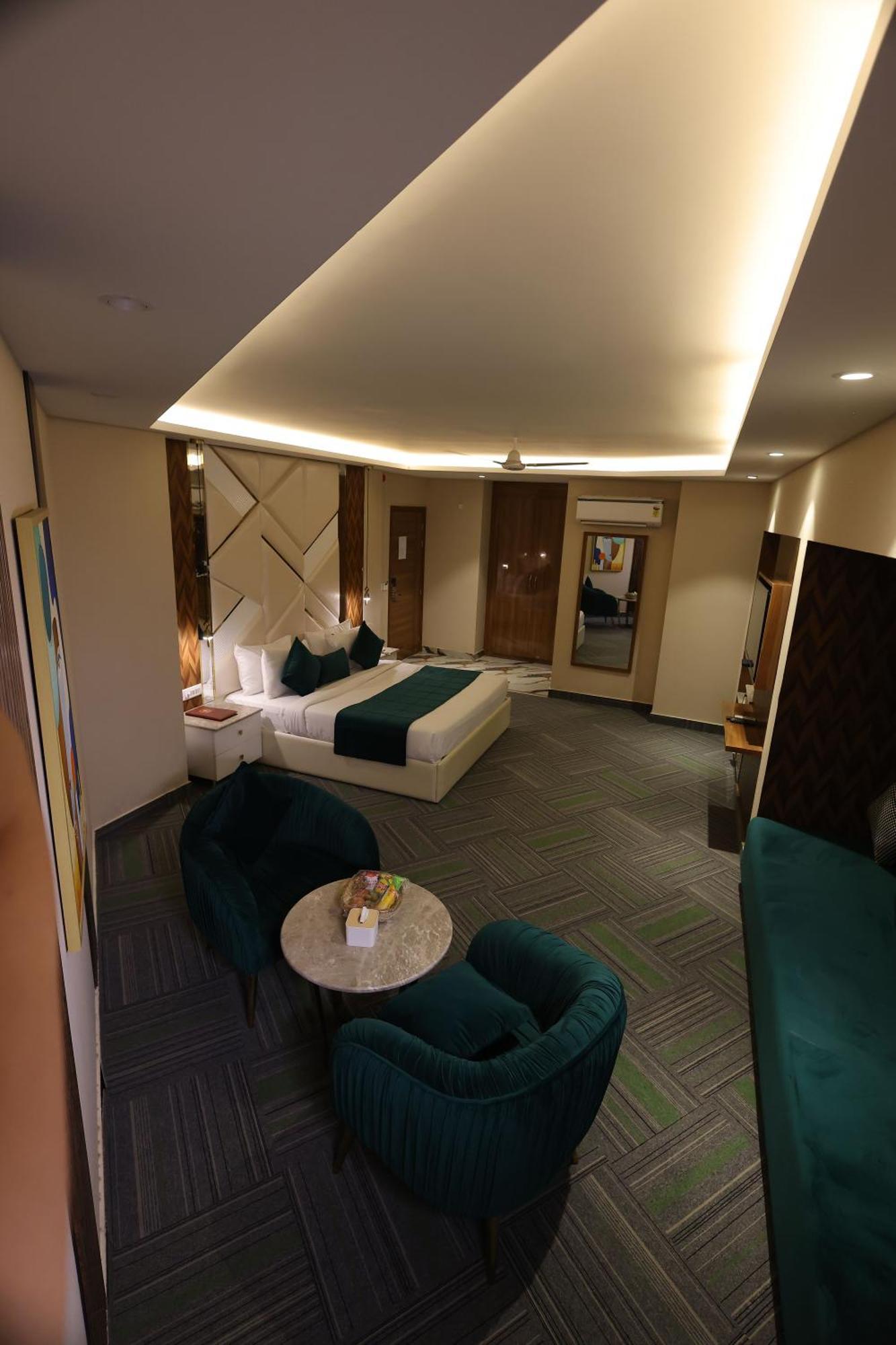 Airport Hotel Ramhan Palace Mahipalpur Neu-Delhi Exterior foto