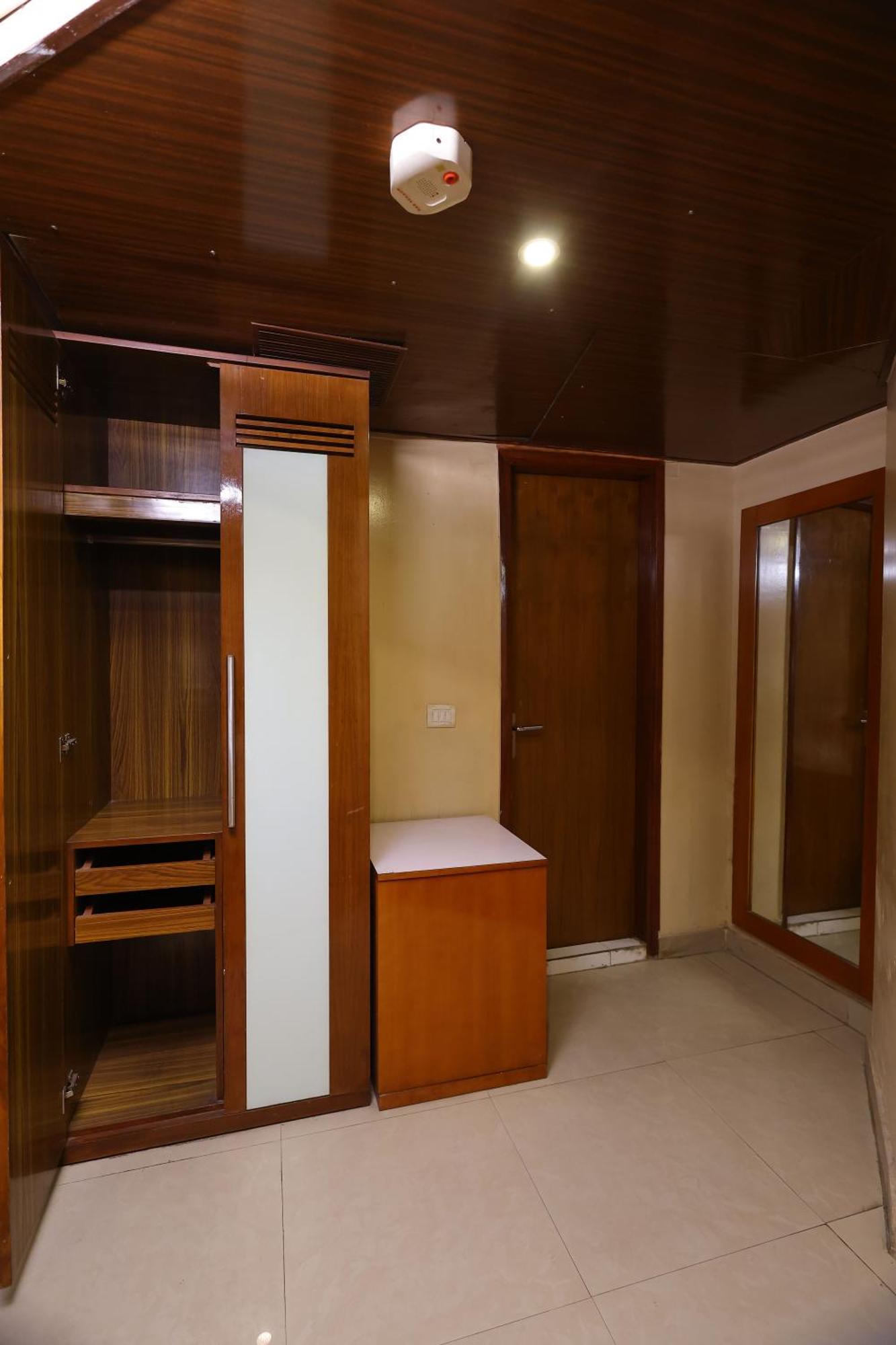 Airport Hotel Ramhan Palace Mahipalpur Neu-Delhi Exterior foto