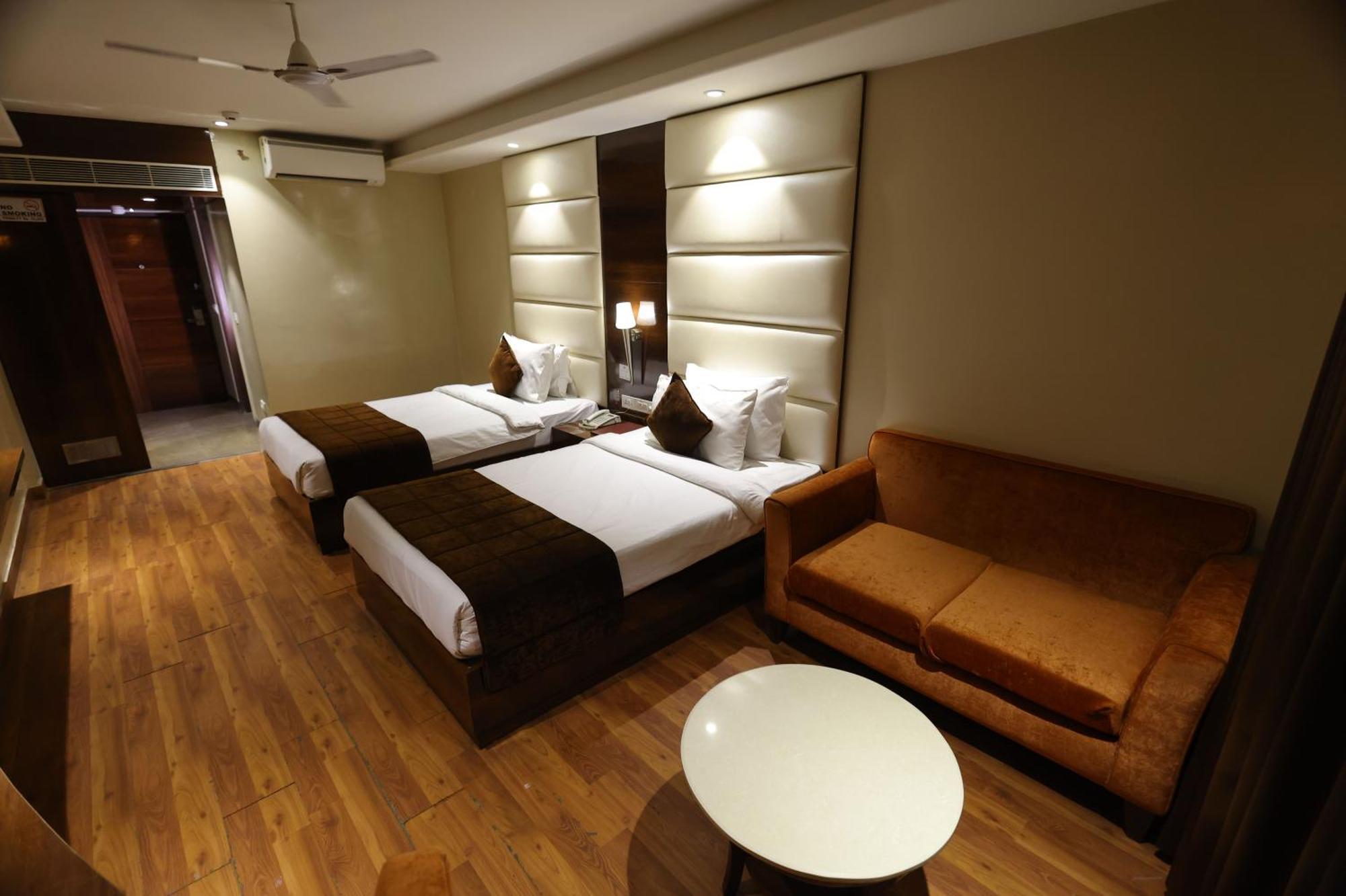 Airport Hotel Ramhan Palace Mahipalpur Neu-Delhi Exterior foto