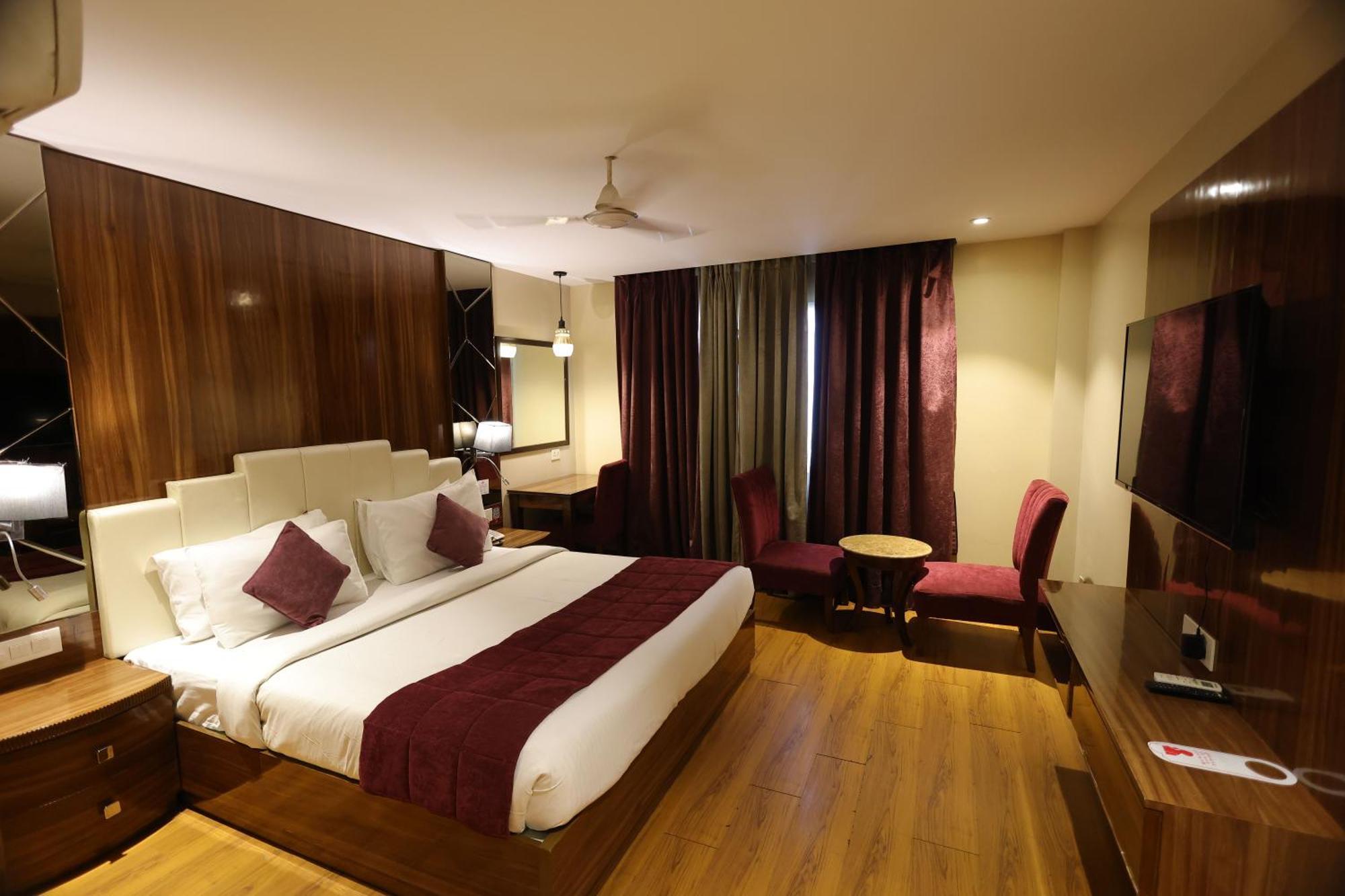 Airport Hotel Ramhan Palace Mahipalpur Neu-Delhi Exterior foto
